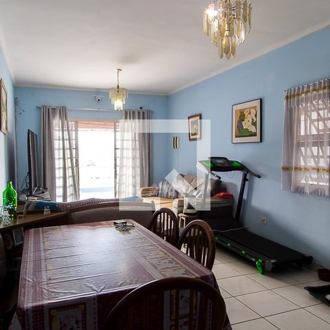 Casa à venda com 250m², 3 quartos e 2 vagas Casa à venda com 250m², 3 quartos e 2 vagasSala
