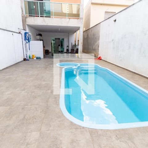 Casa à venda com 299m², 5 quartos e 4 vagas Casa à venda com 299m², 5 quartos e 4 vagasPiscina e Quintal