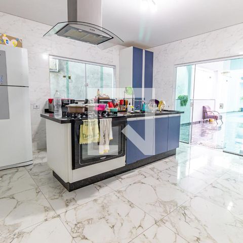 Casa à venda com 299m², 5 quartos e 4 vagas Casa à venda com 299m², 5 quartos e 4 vagasCozinha
