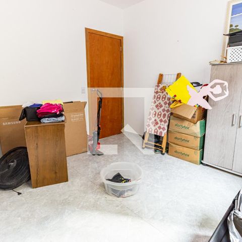 Casa à venda com 299m², 5 quartos e 4 vagas Casa à venda com 299m², 5 quartos e 4 vagasQuarto