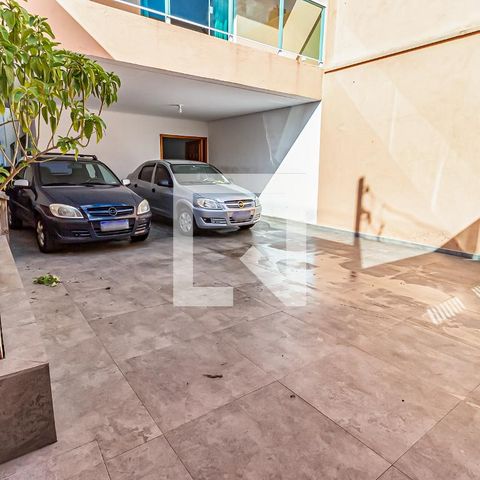 Casa à venda com 299m², 5 quartos e 4 vagas Casa à venda com 299m², 5 quartos e 4 vagasGaragem