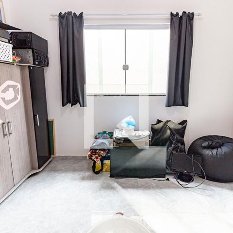 Casa à venda com 299m², 5 quartos e 4 vagas Casa à venda com 299m², 5 quartos e 4 vagasQuarto