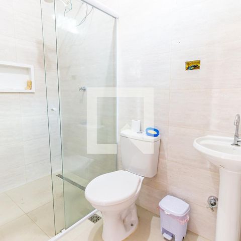 Casa à venda com 299m², 5 quartos e 4 vagas Casa à venda com 299m², 5 quartos e 4 vagasEdícula - Banheiro da Suíte 4