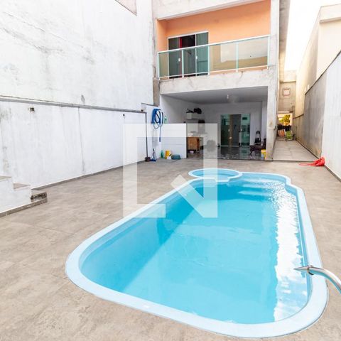 Casa à venda com 299m², 5 quartos e 4 vagas Casa à venda com 299m², 5 quartos e 4 vagasPiscina e Quintal