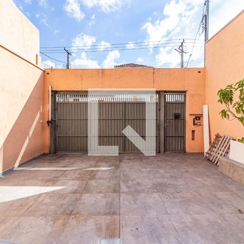 Casa à venda com 299m², 5 quartos e 4 vagas Casa à venda com 299m², 5 quartos e 4 vagasGaragem