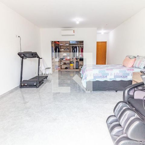 Casa à venda com 299m², 5 quartos e 4 vagas Casa à venda com 299m², 5 quartos e 4 vagasv