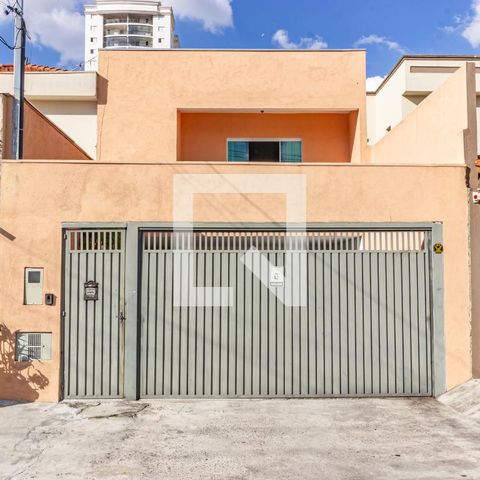 Casa à venda com 299m², 5 quartos e 4 vagas Casa à venda com 299m², 5 quartos e 4 vagasFachada
