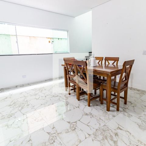 Casa à venda com 299m², 5 quartos e 4 vagas Casa à venda com 299m², 5 quartos e 4 vagasSala