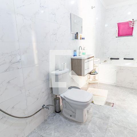 Casa à venda com 299m², 5 quartos e 4 vagas Casa à venda com 299m², 5 quartos e 4 vagasBanheiro da Suíte 1