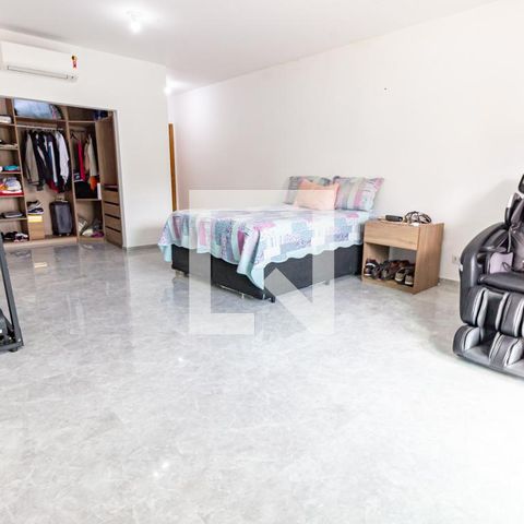Casa à venda com 299m², 5 quartos e 4 vagas Casa à venda com 299m², 5 quartos e 4 vagasSuíte 1