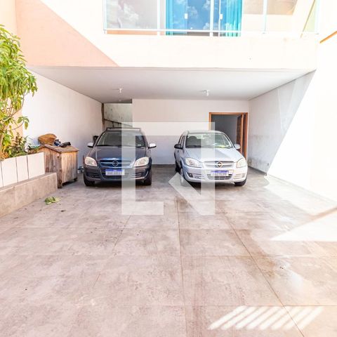 Casa à venda com 299m², 5 quartos e 4 vagas Casa à venda com 299m², 5 quartos e 4 vagasGaragem