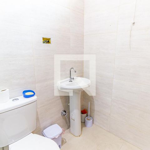Casa à venda com 299m², 5 quartos e 4 vagas Casa à venda com 299m², 5 quartos e 4 vagasEdícula - Banheiro da Suíte 4