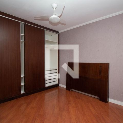Casa à venda com 240m², 3 quartos e 2 vagas Casa à venda com 240m², 3 quartos e 2 vagasQuarto 3 - Suíte
