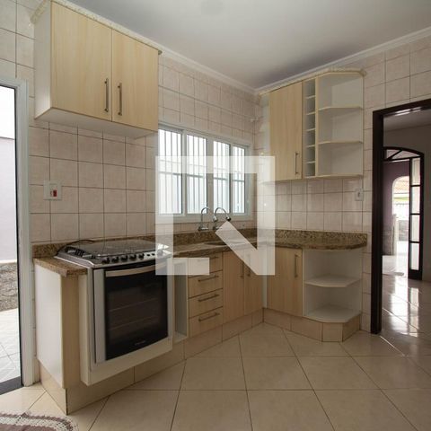 Casa à venda com 240m², 3 quartos e 2 vagas Casa à venda com 240m², 3 quartos e 2 vagasCozinha
