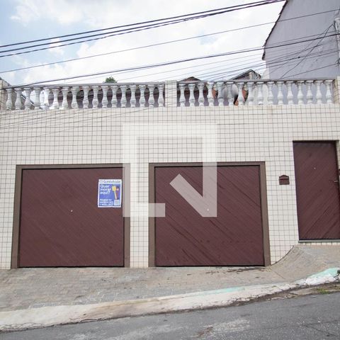 Casa à venda com 240m², 3 quartos e 2 vagas Casa à venda com 240m², 3 quartos e 2 vagasFachada