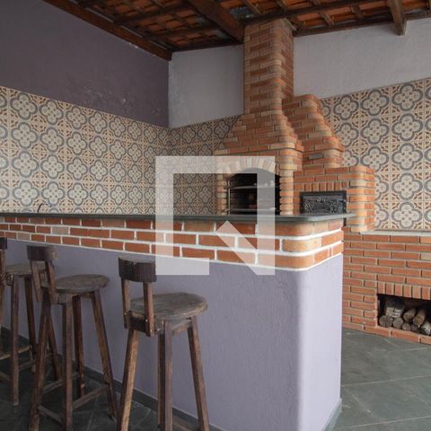 Casa à venda com 240m², 3 quartos e 2 vagas Casa à venda com 240m², 3 quartos e 2 vagasChurrasqueira