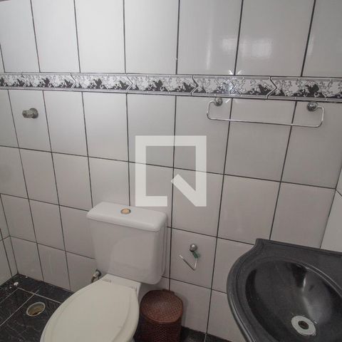Casa à venda com 240m², 3 quartos e 2 vagas Casa à venda com 240m², 3 quartos e 2 vagasBanheiro de Serviço