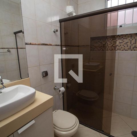 Casa à venda com 240m², 3 quartos e 2 vagas Casa à venda com 240m², 3 quartos e 2 vagasBanheiro