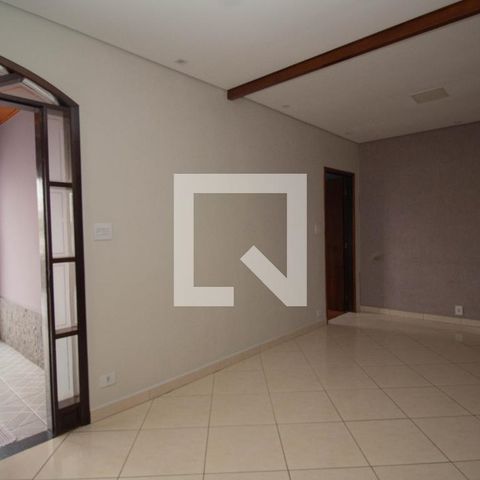 Casa à venda com 240m², 3 quartos e 2 vagas Casa à venda com 240m², 3 quartos e 2 vagasSala