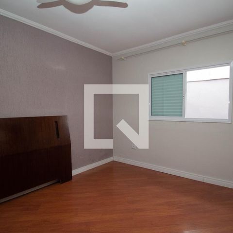 Casa à venda com 240m², 3 quartos e 2 vagas Casa à venda com 240m², 3 quartos e 2 vagasQuarto 3 - Suíte