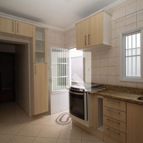 Casa à venda com 240m², 3 quartos e 2 vagas Casa à venda com 240m², 3 quartos e 2 vagasCozinha