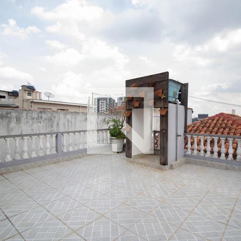 Casa à venda com 240m², 3 quartos e 2 vagas Casa à venda com 240m², 3 quartos e 2 vagasTerraço