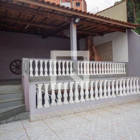 Casa à venda com 240m², 3 quartos e 2 vagas Casa à venda com 240m², 3 quartos e 2 vagasTerraço