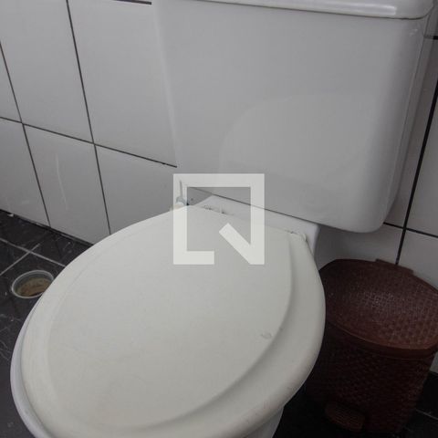 Casa à venda com 240m², 3 quartos e 2 vagas Casa à venda com 240m², 3 quartos e 2 vagasBanheiro de Serviço