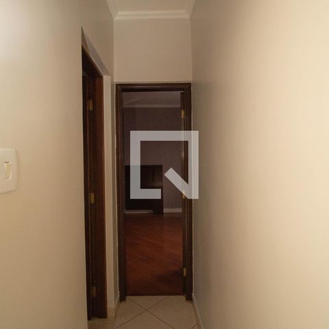 Casa à venda com 240m², 3 quartos e 2 vagas Casa à venda com 240m², 3 quartos e 2 vagasCorredor