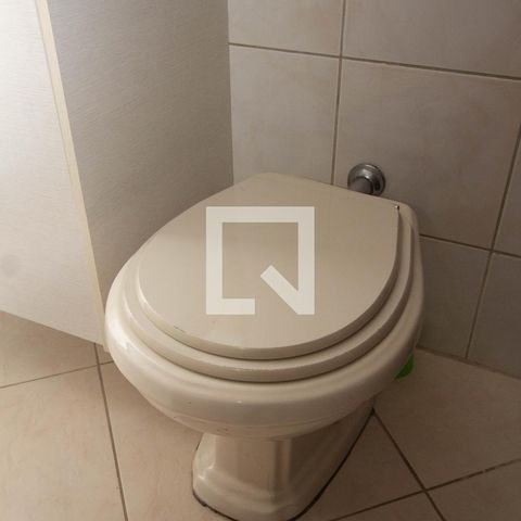 Casa à venda com 240m², 3 quartos e 2 vagas Casa à venda com 240m², 3 quartos e 2 vagasBanheiro