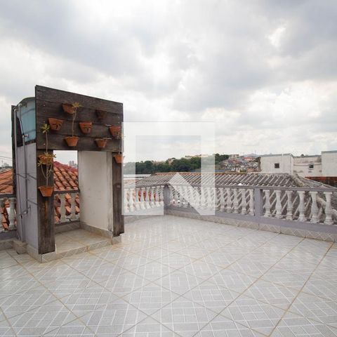 Casa à venda com 240m², 3 quartos e 2 vagas Casa à venda com 240m², 3 quartos e 2 vagasTerraço