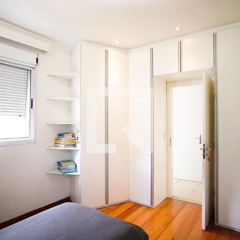 Casa à venda com 570m², 8 quartos e 4 vagasQuarto 2 - Suíte 
