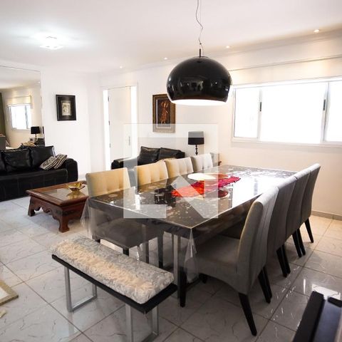 Casa à venda com 570m², 8 quartos e 4 vagasSala 1