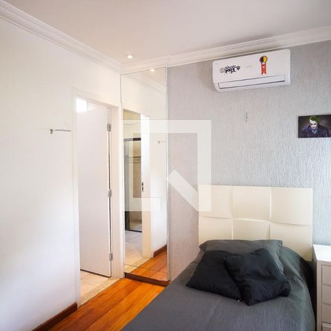 Casa à venda com 570m², 8 quartos e 4 vagasQuarto 2 - Suíte 