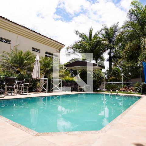 Casa à venda com 570m², 8 quartos e 4 vagasÁrea externa 