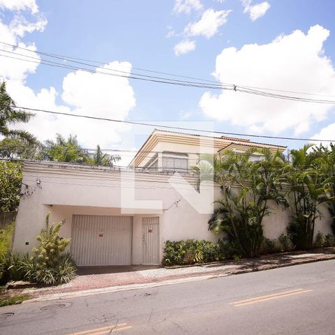 Casa à venda com 570m², 8 quartos e 4 vagasFachada