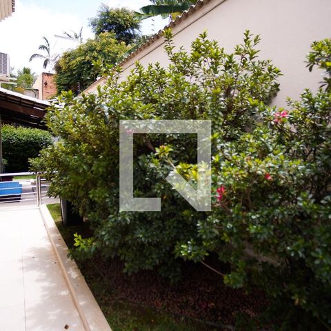 Casa à venda com 570m², 8 quartos e 4 vagasCorredor Lateral