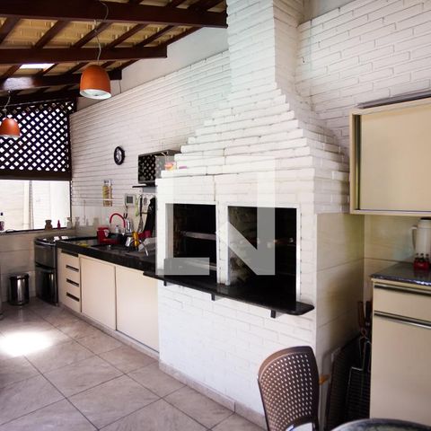 Casa à venda com 570m², 8 quartos e 4 vagasÁrea externa 