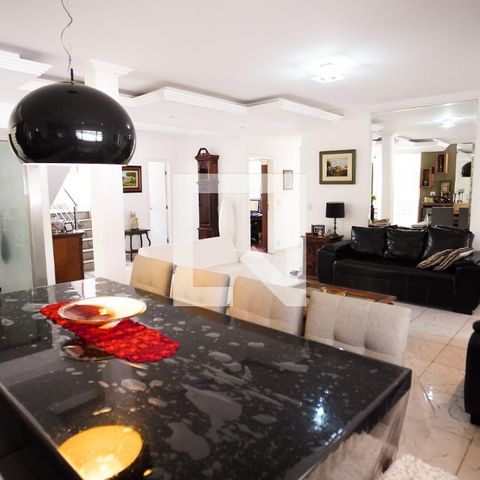 Casa à venda com 570m², 8 quartos e 4 vagasSala 1