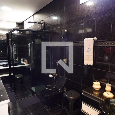 Casa à venda com 570m², 8 quartos e 4 vagasBanheiro do quarto 1