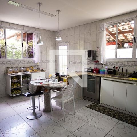 Casa à venda com 570m², 8 quartos e 4 vagasCozinha