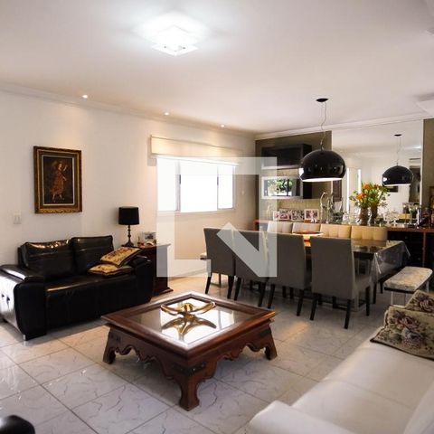 Casa à venda com 570m², 8 quartos e 4 vagasSala 1