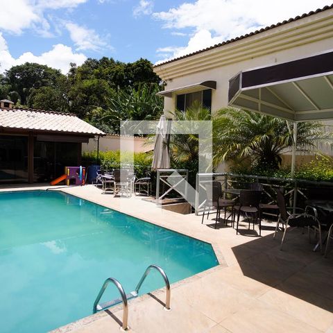 Casa à venda com 570m², 8 quartos e 4 vagasÁrea externa 