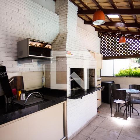 Casa à venda com 570m², 8 quartos e 4 vagasÁrea externa 