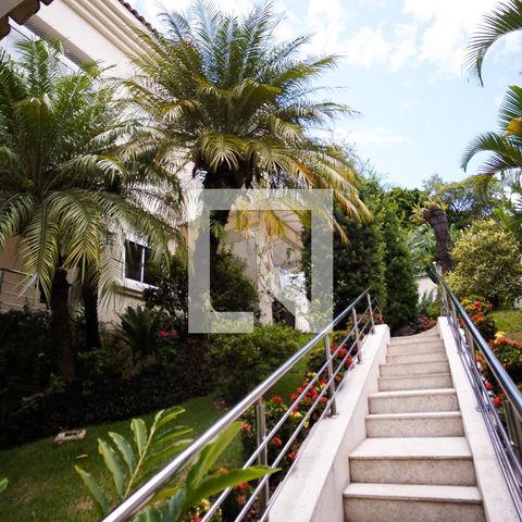 Casa à venda com 570m², 8 quartos e 4 vagasEntrada