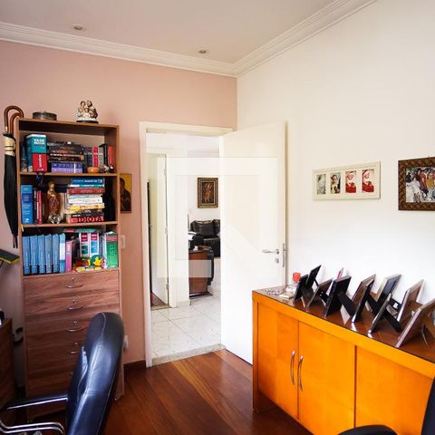 Casa à venda com 570m², 8 quartos e 4 vagasEscritorio 2