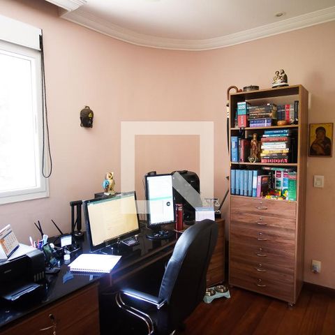 Casa à venda com 570m², 8 quartos e 4 vagasEscritorio 2