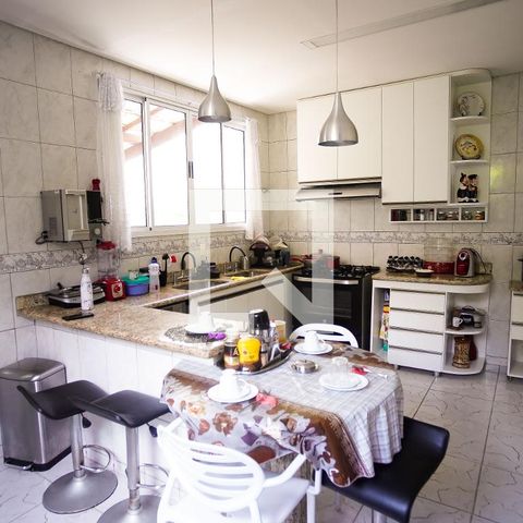 Casa à venda com 570m², 8 quartos e 4 vagasCozinha