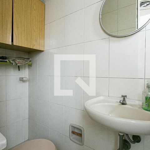 Apartamento para alugar com 67m², 2 quartos e 1 vaga Apartamento para alugar com 67m², 2 quartos e 1 vagaBanheiro da Serviço