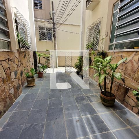 Apartamento à venda com 60m², 3 quartos e sem vaga Apartamento à venda com 60m², 3 quartos e sem vagaEntrada do bloco